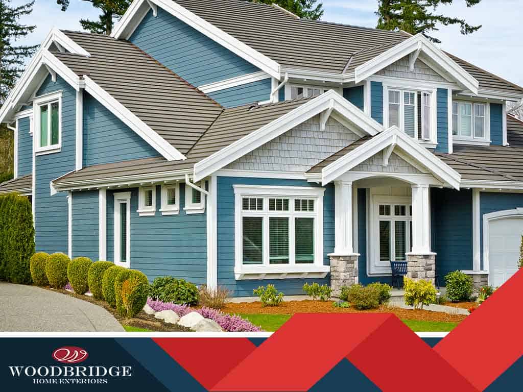 contrasting roof and siding colors