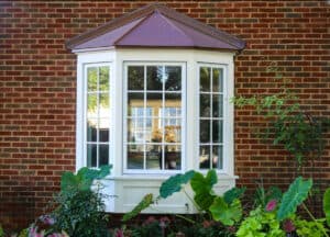 beautiful bay windows without energy efficient window treatment