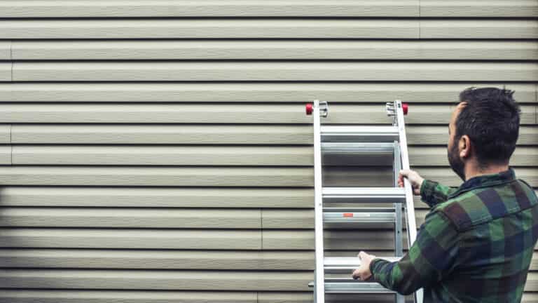  installing siding on a house